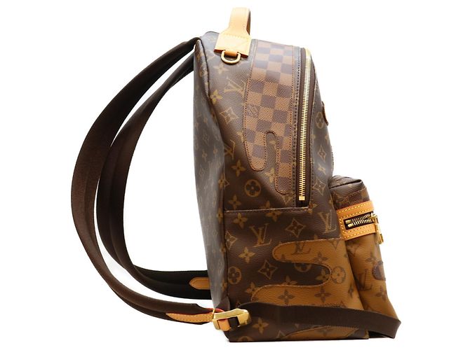 Mochila Louis Vuitton Monogram Discovery PM Castaño - vista 4