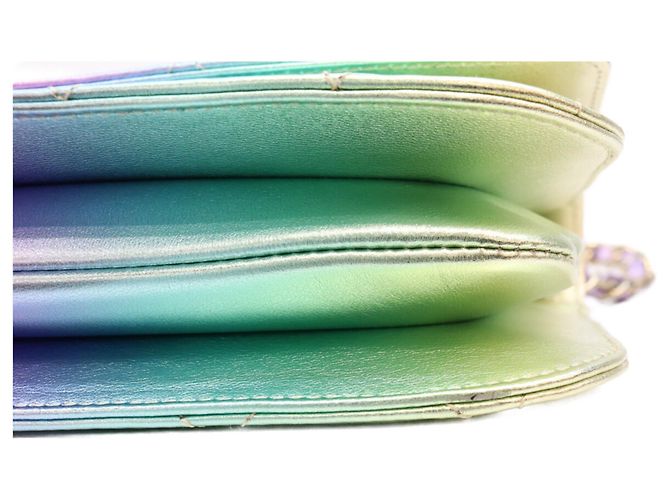 Timeless Bolsa de ombro Chanel AS4623 Rainbow em pele de cordeiro - vista 6