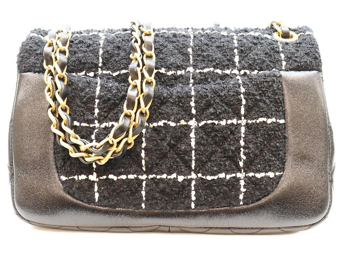 Timeless Borsa a tracolla Small Flap Chanel AS4459 in tweed nero e pelle di vitello - vista 3