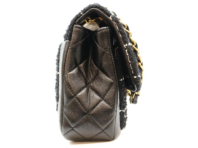 Timeless Borsa a tracolla Small Flap Chanel AS4459 in tweed nero e pelle di vitello - vista 4