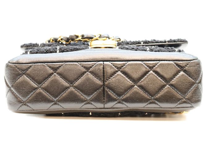 Timeless Borsa a tracolla Small Flap Chanel AS4459 in tweed nero e pelle di vitello - vista 5