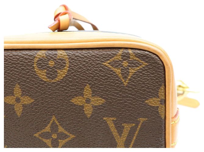 Bolsa de Ombro Louis Vuitton Monogram Nano Noe Marrom - vista 6
