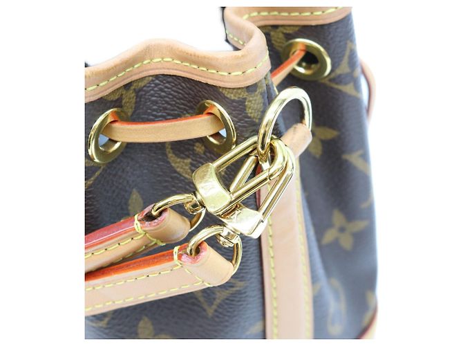 Bolsa de Ombro Louis Vuitton Monogram Nano Noe Marrom - vista 8