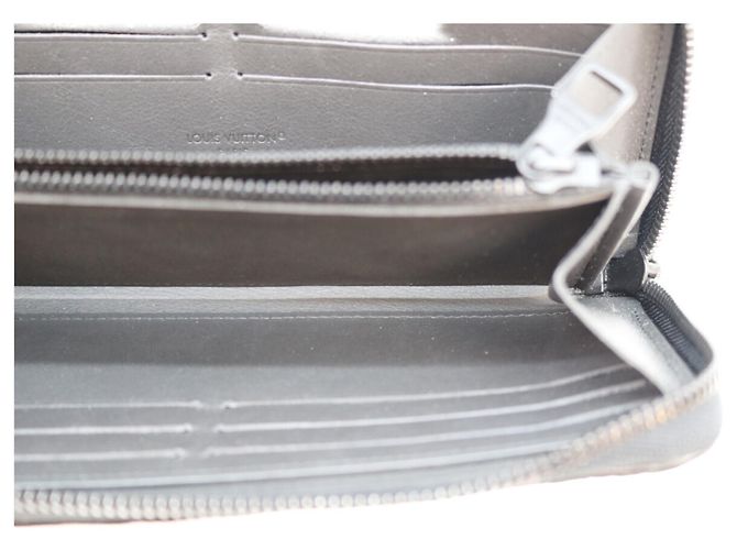 Portefeuille long Louis Vuitton en cuir Taurillon Noir - vue 7