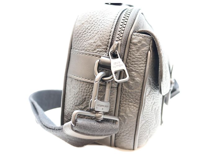 Bolsa de Ombro Louis Vuitton Black Monogram Taurillon S-Lock Messenger Preto - vista 7