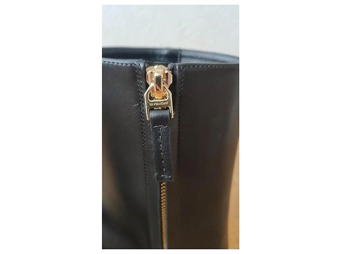 Bottines Givenchy G Cube en cuir noir avec talon logo doré - vue 10