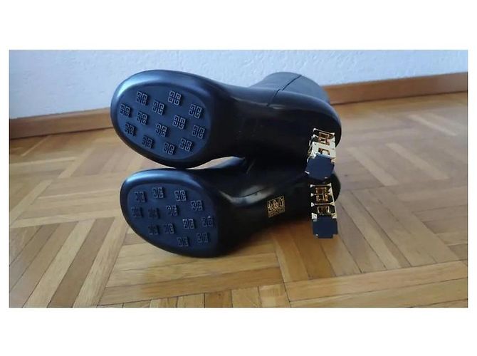 Bottines Givenchy G Cube en cuir noir avec talon logo doré - vue 6