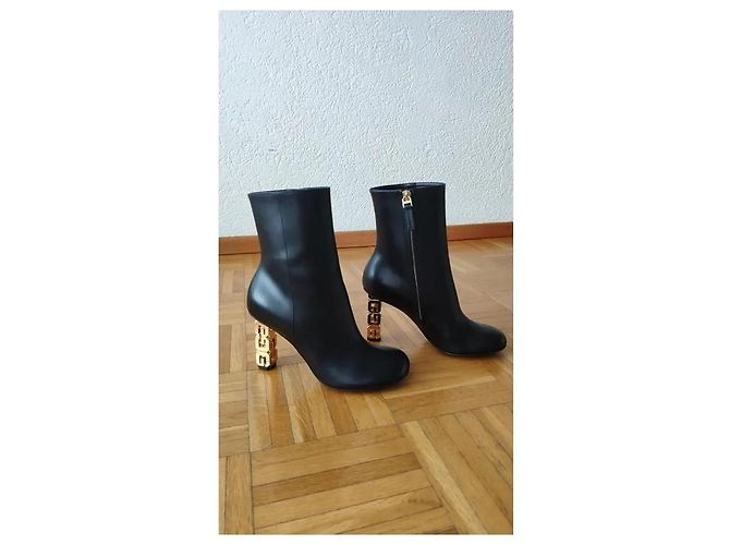 Bottines Givenchy G Cube en cuir noir avec talon logo doré - vue 7