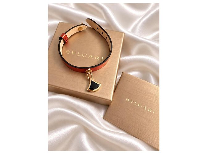 Bulgari Bracciale Bvlgari B.zero1 in pelle rossa con ciondolo in smalto nero Rosso - vista 4