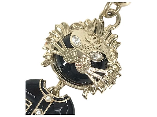 Chanel 22P Lion Camellia Logo Metal Charm Nero D'oro - vista 2