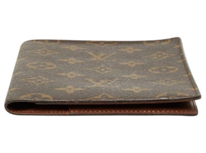 Capa de Passaporte Monogram Louis Vuitton Marrom Monograma - vista 3