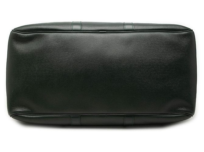 Louis Vuitton Green Taiga Kendall PM Vert Vert foncé - vue 3