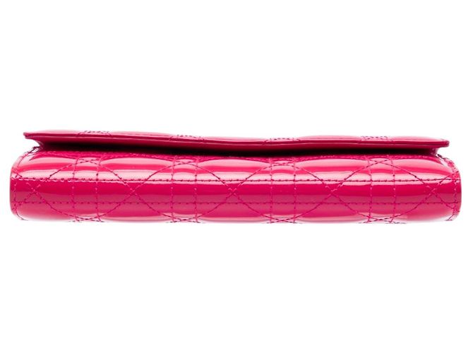 Cartera con cadena Lady Dior de piel charol rosa Cannage de Dior - vista 3