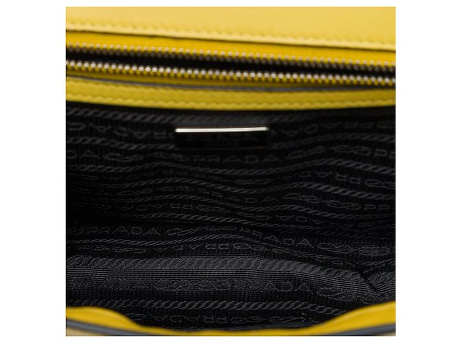 Prada Yellow Saffiano Lux Sound Lock Crossbody Amarillo - vista 4