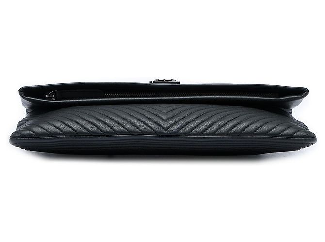 Pochette Chanel Black Chevron Calfskin CC Beauty Boy Foldover Clutch Noir - vue 3