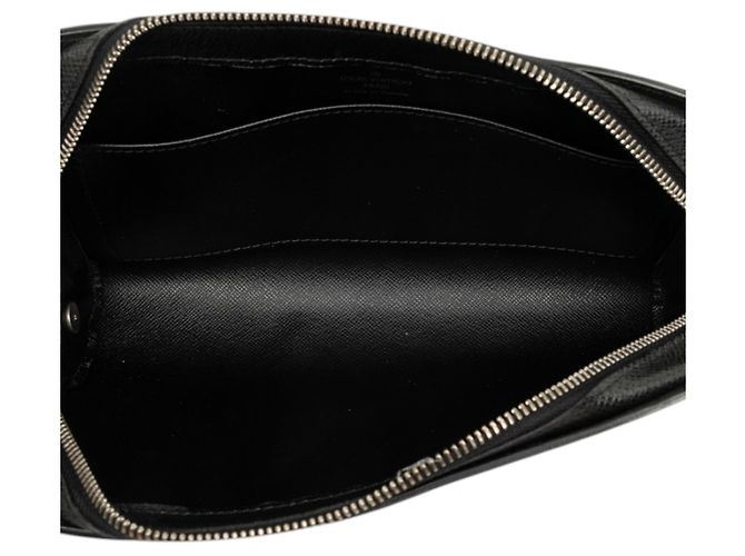 Louis Vuitton Black Taiga Pochette Baikal Schwarz - Ansicht 4