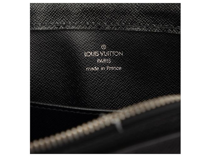 Louis Vuitton Black Taiga Pochette Baikal Schwarz - Ansicht 5