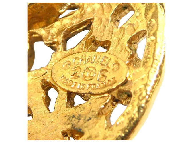 Orecchini a clip rotondi in filigrana placcati oro Chanel Gold CC D'oro - vista 4