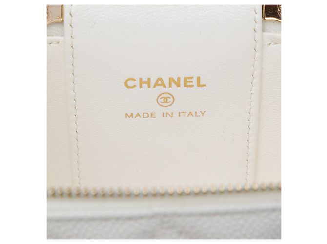 Mini vanity case Chanel White Quilted Caviar CC Sweetheart con cadena Blanco - vista 5