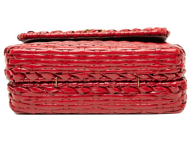 Gucci Mini GG Marmont in vimini laccato rosso, borsa a tracolla con patta - vista 3