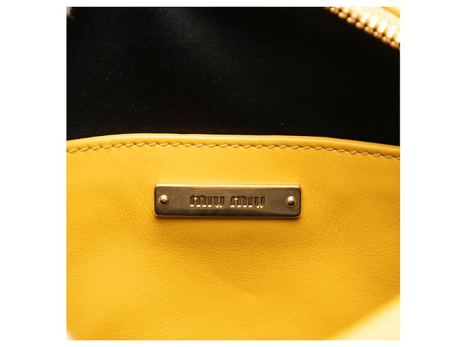 Miu Miu Borsa a tracolla ovale Camera in pelle matelassé gialla Small Giallo - vista 5