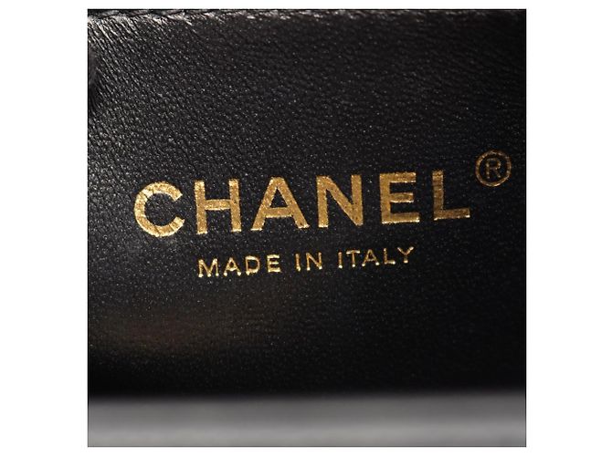Sac à épaule Chanel Boy Small en cuir de veau grainé noir - vue 4