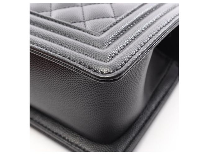Sac à épaule Chanel Boy Small en cuir de veau grainé noir - vue 8