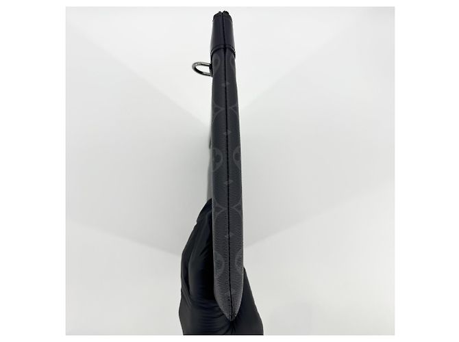 Louis Vuitton Discovery Pochette Monogram Eclipse Canvas GM Negro - vista 3