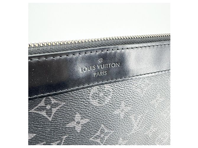 Louis Vuitton Discovery Pochette Monogram Eclipse Canvas GM Negro - vista 7