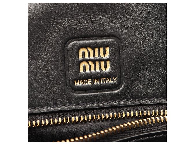 Miu Miu 2-Way Handtasche aus Leder in Schwarz - Ansicht 4