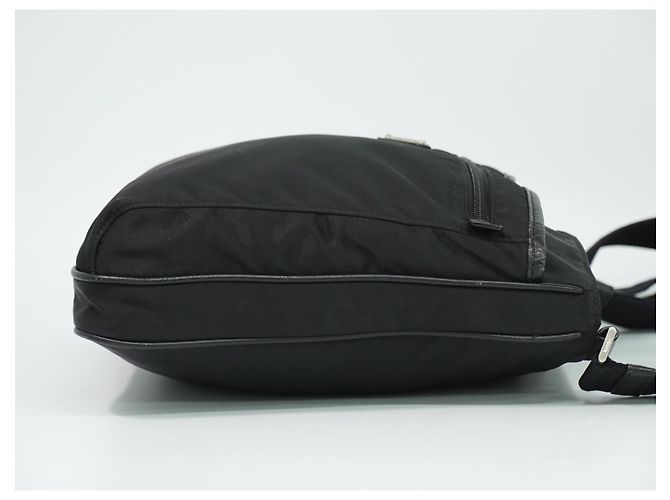 Prada Bolso Messenger de Tessuto Acolchado con Cremallera Frontal Medium Negro - vista 3