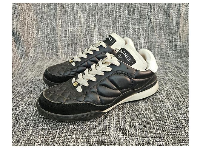 Chanel Sneaker aus gestepptem Leder und Wildleder Schwarz Weiß - Ansicht 3