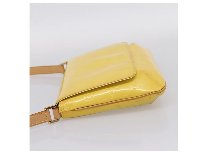 Louis Vuitton Thompson Street Monogram Vernis Medium Jaune - vue 3
