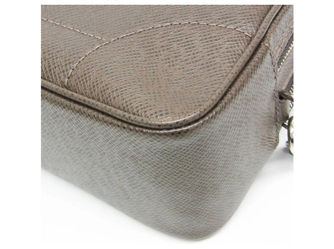 Louis Vuitton Pavel Taiga Leather Marrom - vista 6