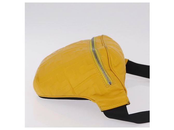 Fendi Cuir embossé Zucca avec fermeture éclair à la taille Jaune - vue 3