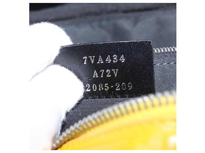 Fendi Cuir embossé Zucca avec fermeture éclair à la taille Jaune - vue 7