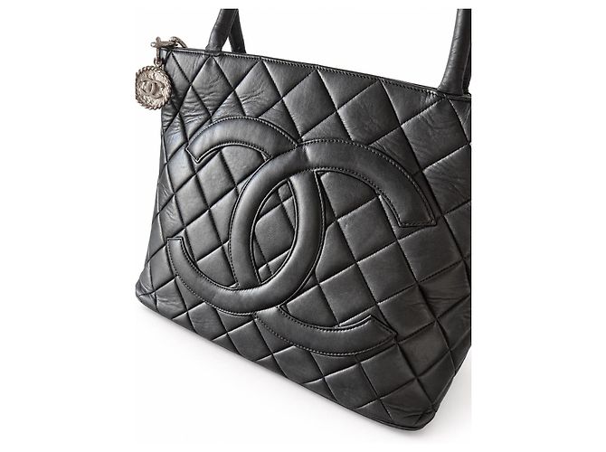 Chanel Shopping Bag aus gestepptem Leder Schwarz - Ansicht 3