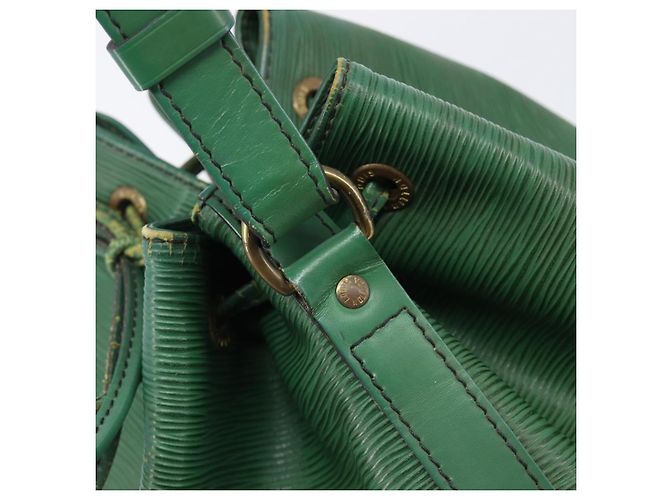 LOUIS VUITTON Borsa a tracolla Epi Petit Noe Verde M44104 LV Auth 205877 - vista 19