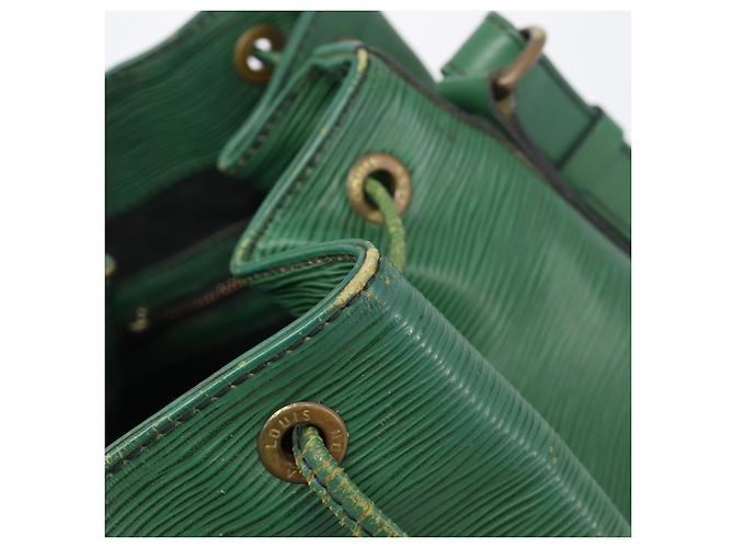 LOUIS VUITTON Borsa a tracolla Epi Petit Noe Verde M44104 LV Auth 205877 - vista 22
