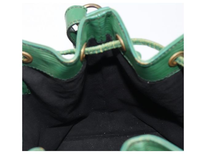 LOUIS VUITTON Borsa a tracolla Epi Petit Noe Verde M44104 LV Auth 205877 - vista 23