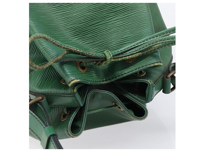 LOUIS VUITTON Borsa a tracolla Epi Petit Noe Verde M44104 LV Auth 205877 - vista 6