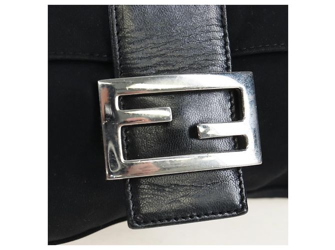 Borsa a spalla FENDI Mamma Baguette in jersey di cotone nero e argento 26424 Auth am12709A - vista 16