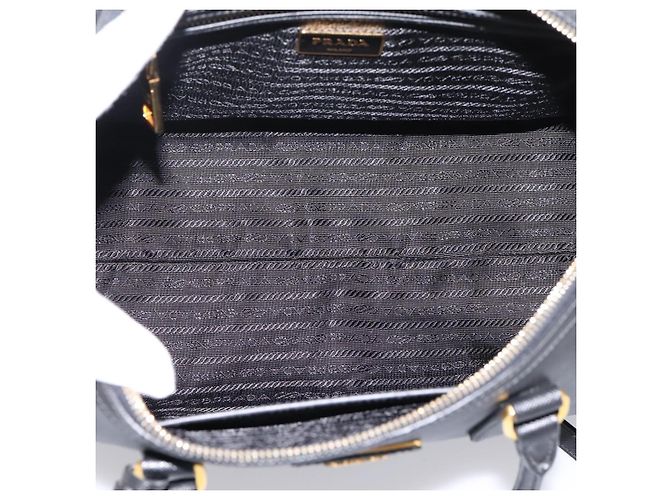 Borsa Mini Boston PRADA
Pelle Saffiano 2 vie Nero Oro Auth fm5456V D'oro - vista 10
