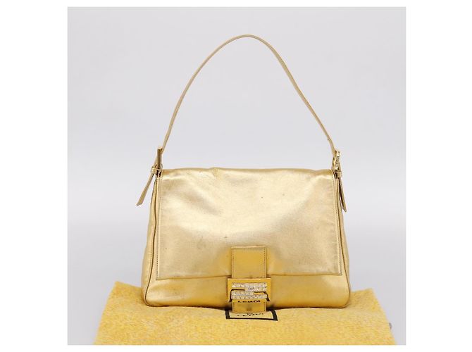 Borsa a tracolla FENDI Mamma Baguette in pelle dorata Auth BA16067SAM D'oro - vista 26