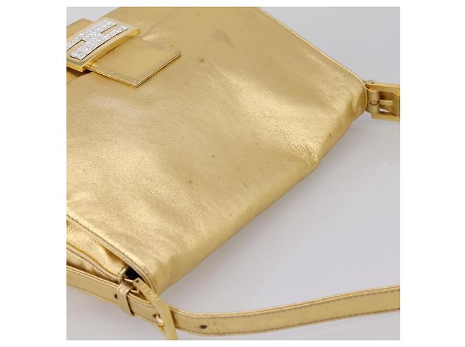Borsa a tracolla FENDI Mamma Baguette in pelle dorata Auth BA16067SAM D'oro - vista 6