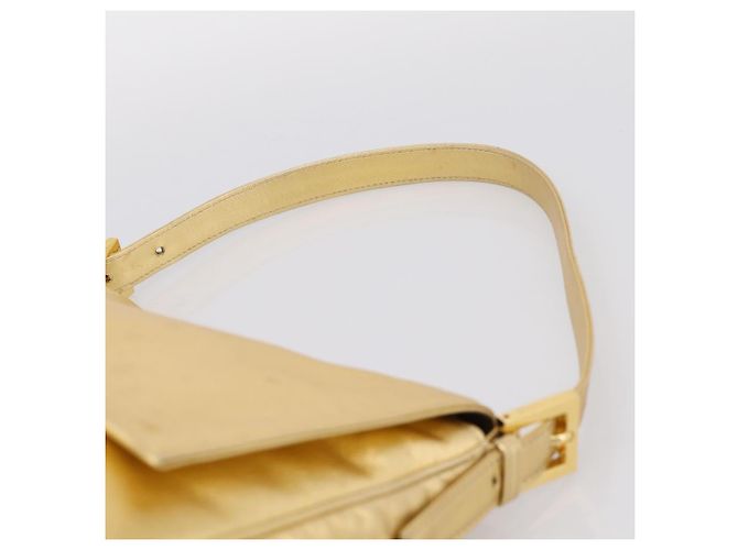 Borsa a tracolla FENDI Mamma Baguette in pelle dorata Auth BA16067SAM D'oro - vista 8