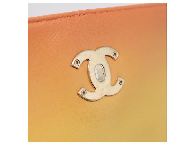 Borsa a tracolla CHANEL Large Hobo Matelasse con catena in pelle di vitello Orange Auth ka6476SAM Arancione - vista 18