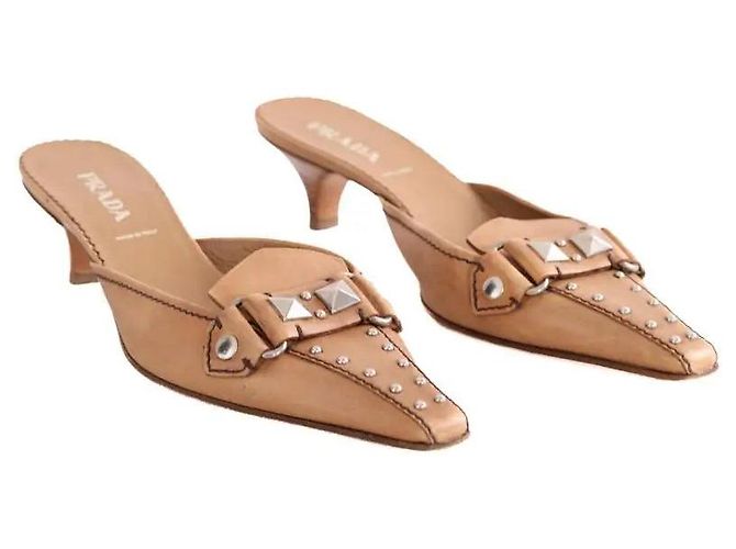 Tacchi Prada in pelle color camel Cammello - vista 3