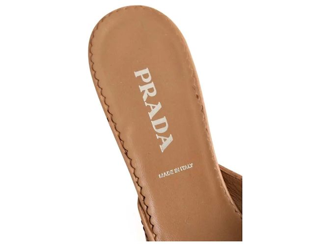 Tacchi Prada in pelle color camel Cammello - vista 4