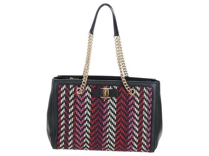 Borsa Salvatore Ferragamo Vala Chain Tote Bag in pelle nera e oro autentica 206334M - vista 2
